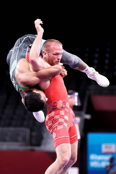 لحظه به لحظه با فن «سنجاب پرنده» در المپیک (تصاویر) لحظه به لحظه با فن «سنجاب پرنده» در المپیک (تصاویر)