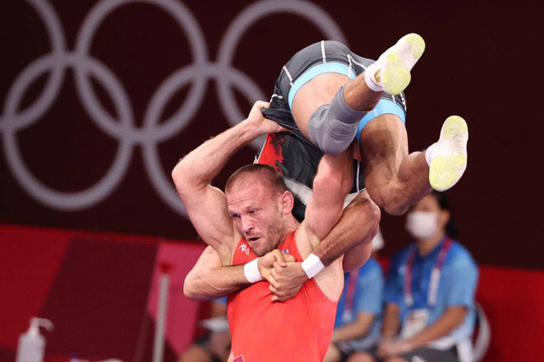 لحظه به لحظه با فن «سنجاب پرنده» در المپیک (تصاویر) لحظه به لحظه با فن «سنجاب پرنده» در المپیک (تصاویر)