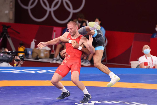 لحظه به لحظه با فن «سنجاب پرنده» در المپیک (تصاویر) لحظه به لحظه با فن «سنجاب پرنده» در المپیک (تصاویر)