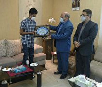 تجلیل مدیر کل صدا و سیمای مرکز کرمان از دانش آموز رفسنجانی حائز رتبه دوم کنکور سراسری 