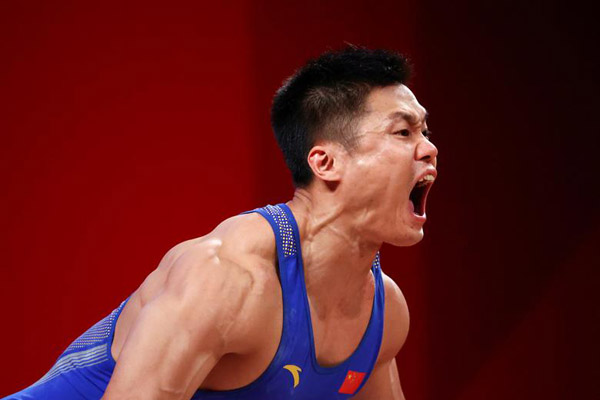 پرنده کوچک، به دنبال شکار عقاب / پلنگی که کرونا گرفت (تصاویر)