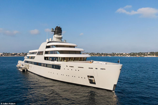 گران ترین کشتی تفریحی جهان به آب انداخته شد (تصاویر) گران ترین کشتی تفریحی جهان به آب انداخته شد (تصاویر)