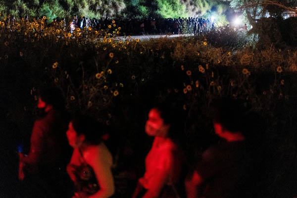 سیلی که 38 نفر را کشت / توله شیری که مشهور شد (گزارش تصویری) سیلی که 38 نفر را کشت / توله شیری که مشهور شد (گزارش تصویری)