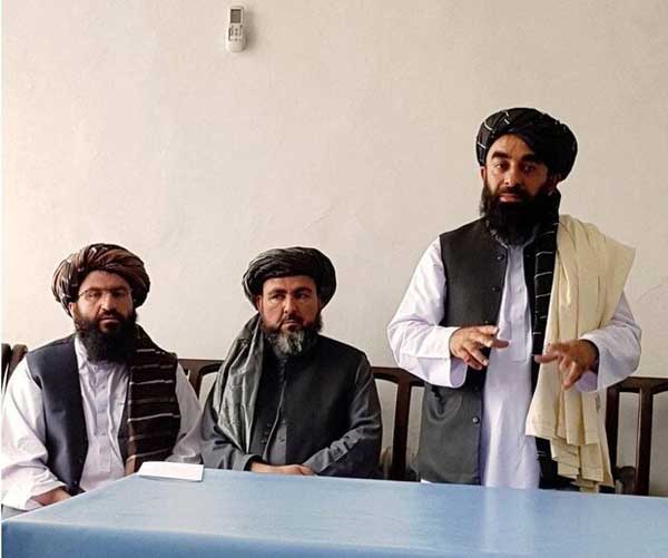 عضو هیات مذاکرهکننده طالبان با کرزی و عبدالله دیدار کرد (+عکس) عضو هیات مذاکرهکننده طالبان با کرزی و عبدالله دیدار کرد (+عکس)