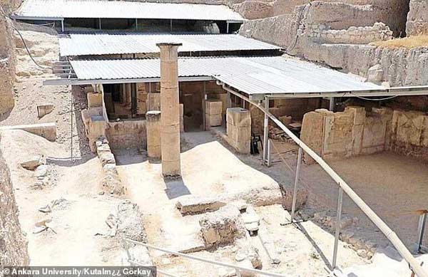 کشف اتاق غذاخوری باستانی ۵۰ فوت زیر زمین در ترکیه (+ تصاویر) کشف اتاق غذاخوری باستانی ۵۰ فوت زیر زمین در ترکیه (+ تصاویر)