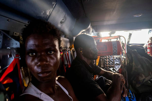 زایمان زن افغان پناهجو در هواپیمای آلمانی (گزارش تصویری) زایمان زن افغان پناهجو در هواپیمای آلمانی (گزارش تصویری)