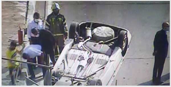 واژگونی پژو پرشیا در بزرگراه حکیم / علت: صحبت با تلفن همراه (+عکس)