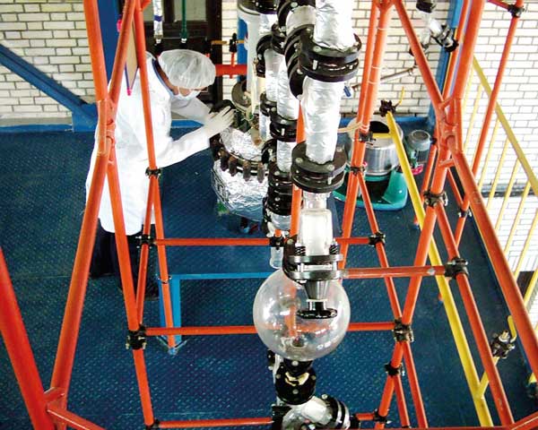 تولید مواد اولیه دارو در مهبان شیمی