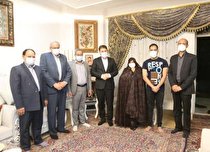 دیدار استاندار کرمان با خانواده شهید مرتضوی‌زاده