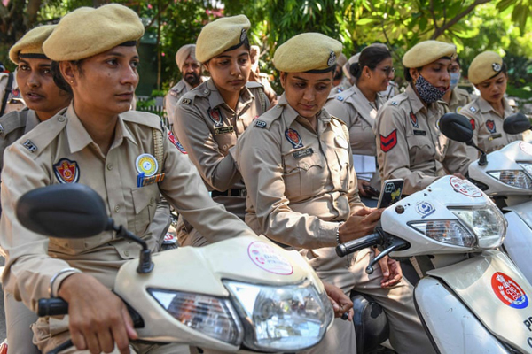 کشتار بی رحمانه و خونین 1500 دلفین (گزارش تصویری)