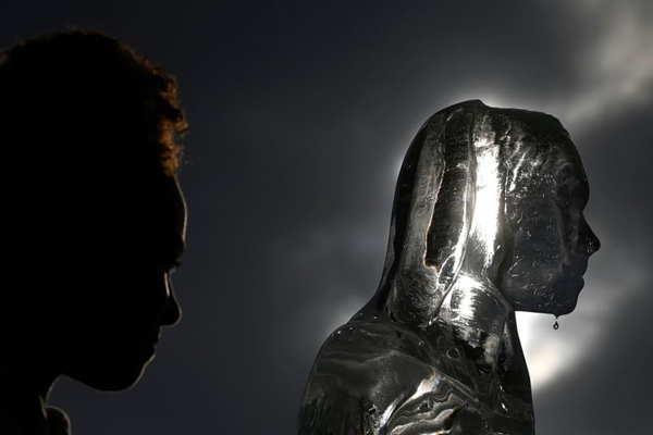 فروش شاهین های نگون بخت / بازگشت دخترهای افغان (گزارش تصویری) فروش شاهین های نگون بخت / بازگشت دخترهای افغان (گزارش تصویری)