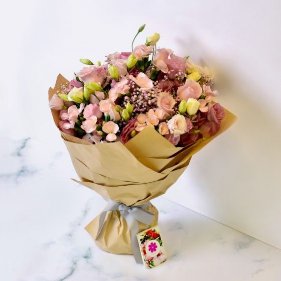 گل داودی و شب بو سفید