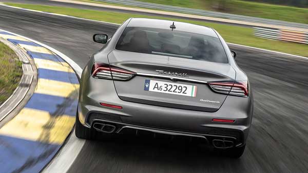 تجربه رانندگی با نیزه سه شاخ ایتالیایی (+عکس)