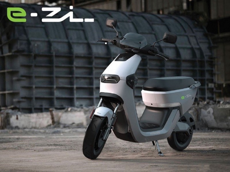 معرفی موتورسیکلت 150 سی‌سی و اسکوتر برقی مدل e-zi از برند کی‌وی