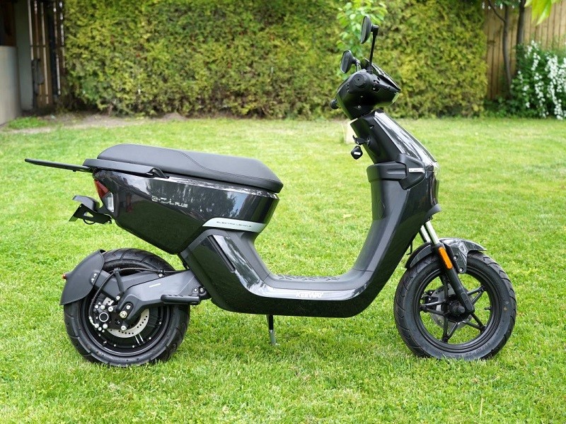 معرفی موتورسیکلت 150 سی‌سی و اسکوتر برقی مدل e-zi از برند کی‌وی