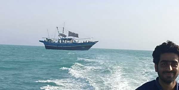 نجات شناور حادثه‌ دیده پاکستانی در آبهای جاسک (+عکس)