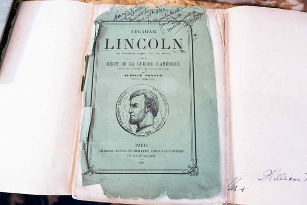 گانگستر تاریخی حراج شد! (گزارش تصویری) گانگستر تاریخی حراج شد! (گزارش تصویری)