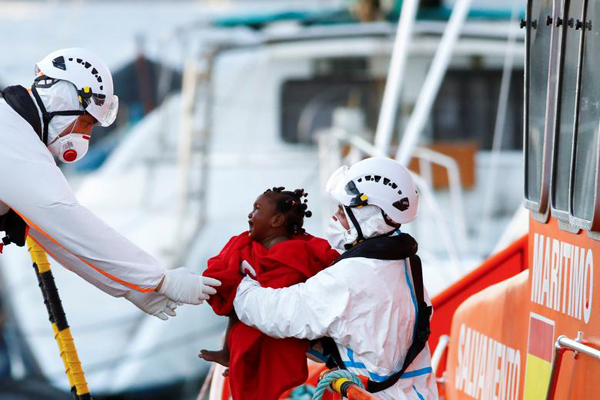 مرگ مهاجران بر روی آب / جنجال در رم (گزارش تصویری)