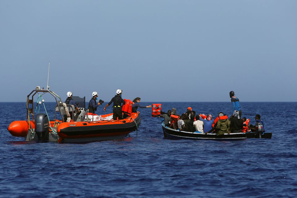 مرگ مهاجران بر روی آب / جنجال در رم (گزارش تصویری)