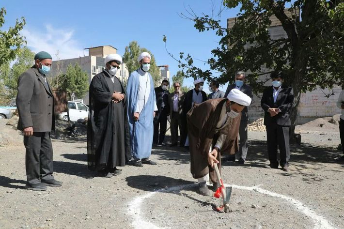 مدیرکل اوقاف و امور خیریه خراسان رضوی گفت: همزمان با دهه وقف بهره‌برداری از چهار طرح عمرانی و نیز عملیات اجرایی چهار طرح دیگر از محل عواید حاصل از موقوفات در این استان آغاز شد.