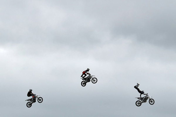 واکسیناسیون در کوهستان / دیپورت از میان رودخانه (گزارش تصویری)