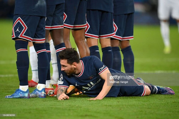 لیونل مسی در یک وضعیت بامزه! (عکس)