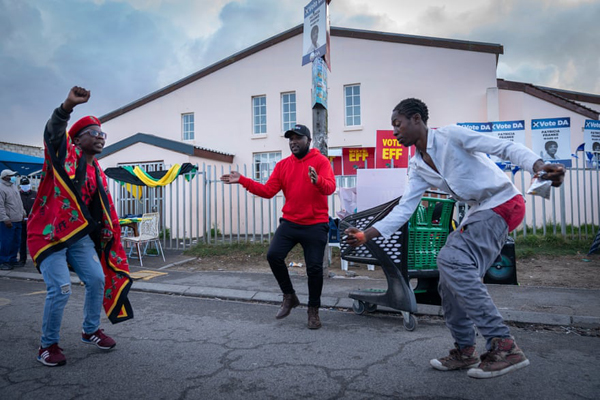 اجازه تیراندازی به زنان عربستان / رژه مردگان در مکزیک (گزارش تصویری) اجازه تیراندازی به زنان عربستان / رژه مردگان در مکزیک (گزارش تصویری)