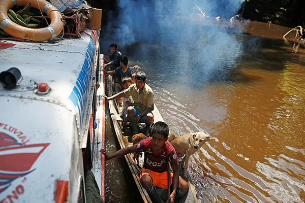 ساکنان این منطقه نمی دانند کرونا چیست (عکس) ساکنان این منطقه نمی دانند کرونا چیست (عکس)