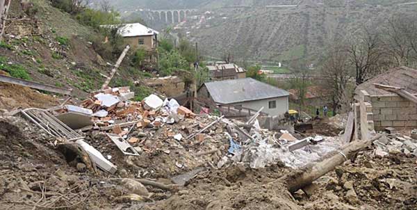 زنـدگی زیــر ســایــه تـرس (+عکس) زنـدگی زیــر ســایــه تـرس (+عکس)