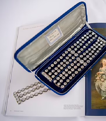 حراج 6 میلیون پوندی دستبندهای ماری آنتوانت (عکس)