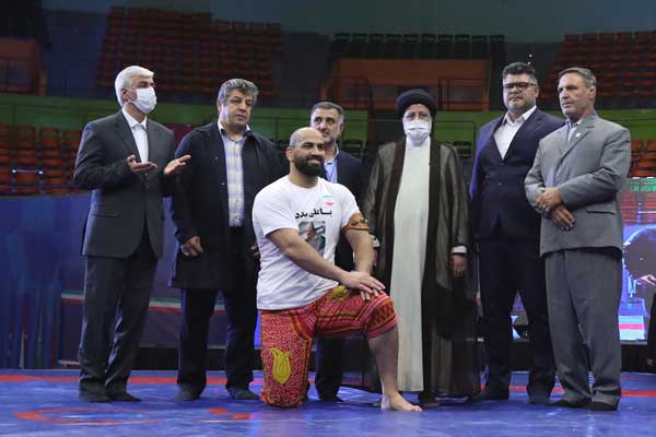 دولت از ورزش پهلوانی، قهرمانی و همگانی حمایت میکند دولت از ورزش پهلوانی، قهرمانی و همگانی حمایت میکند