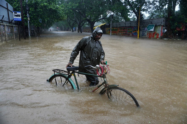مگر جنگ شده؟ / هجوم کارگران به معدن طلا (گزارش تصویری) مگر جنگ شده؟ / هجوم کارگران به معدن طلا (گزارش تصویری)