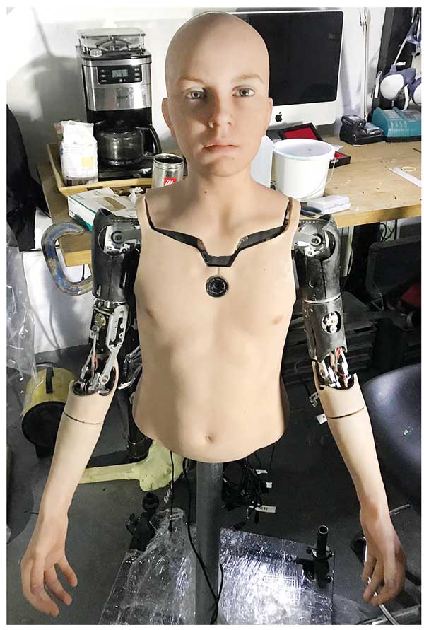 همدلی ربات «اَبل» با مبتلایان به اوتیسم (+عکس)