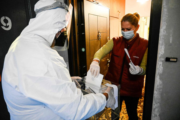 رای گیری در قرنطینه / بزرگ ترین ارکستر جهان (گزارش تصویری) رای گیری در قرنطینه / بزرگ ترین ارکستر جهان (گزارش تصویری)