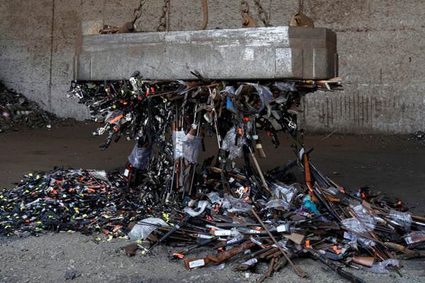 انهدام 40 هزار اسلحه / اسب های میلیون دلاری (گزارش تصویری) انهدام 40 هزار اسلحه / اسب های میلیون دلاری (گزارش تصویری)