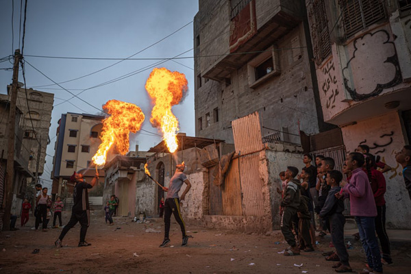 18 هزار نفر در کانادا گیر افتادند / سرما، بلای جان این کودکان بیگناه (گزارش تصویری)
