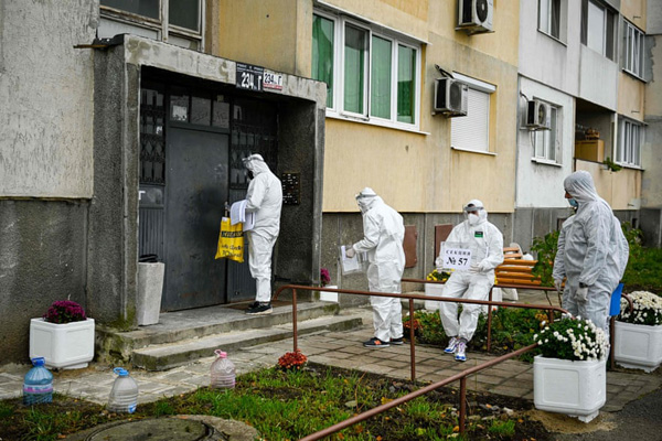 18 هزار نفر در کانادا گیر افتادند / سرما، بلای جان این کودکان بیگناه (گزارش تصویری)