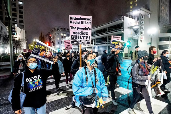 خشم شدید مردم آمریکا از بخشش یک قاتل / لحظه برائت یک قاتل(+فیلم و عکس)