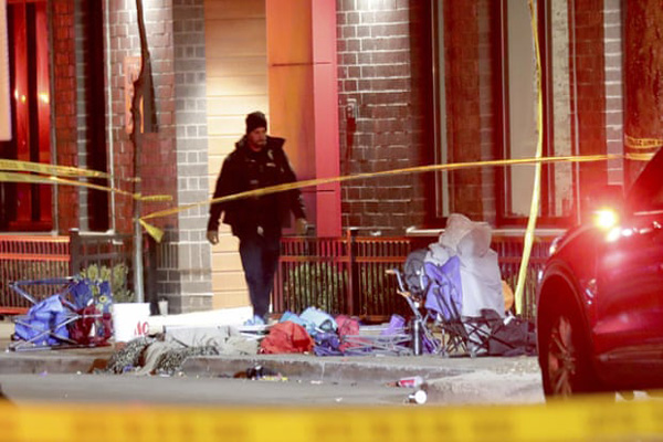 رژه مرگ / فیل در جاده (گزارش تصویری)