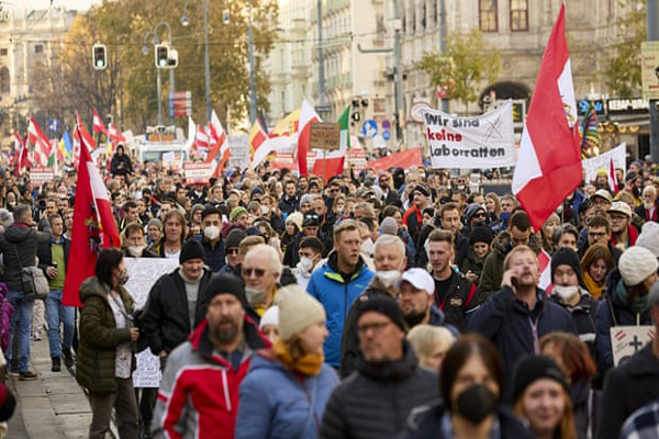 رژه مرگ / فیل در جاده (گزارش تصویری)