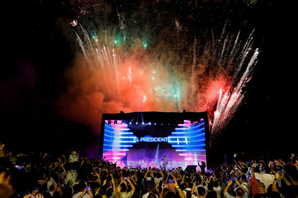 رژه مرگ / فیل در جاده (گزارش تصویری)