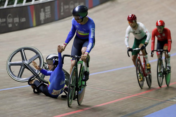 جنون تیراندازی در مدرسه (گزارش تصویری) جنون تیراندازی در مدرسه (گزارش تصویری)