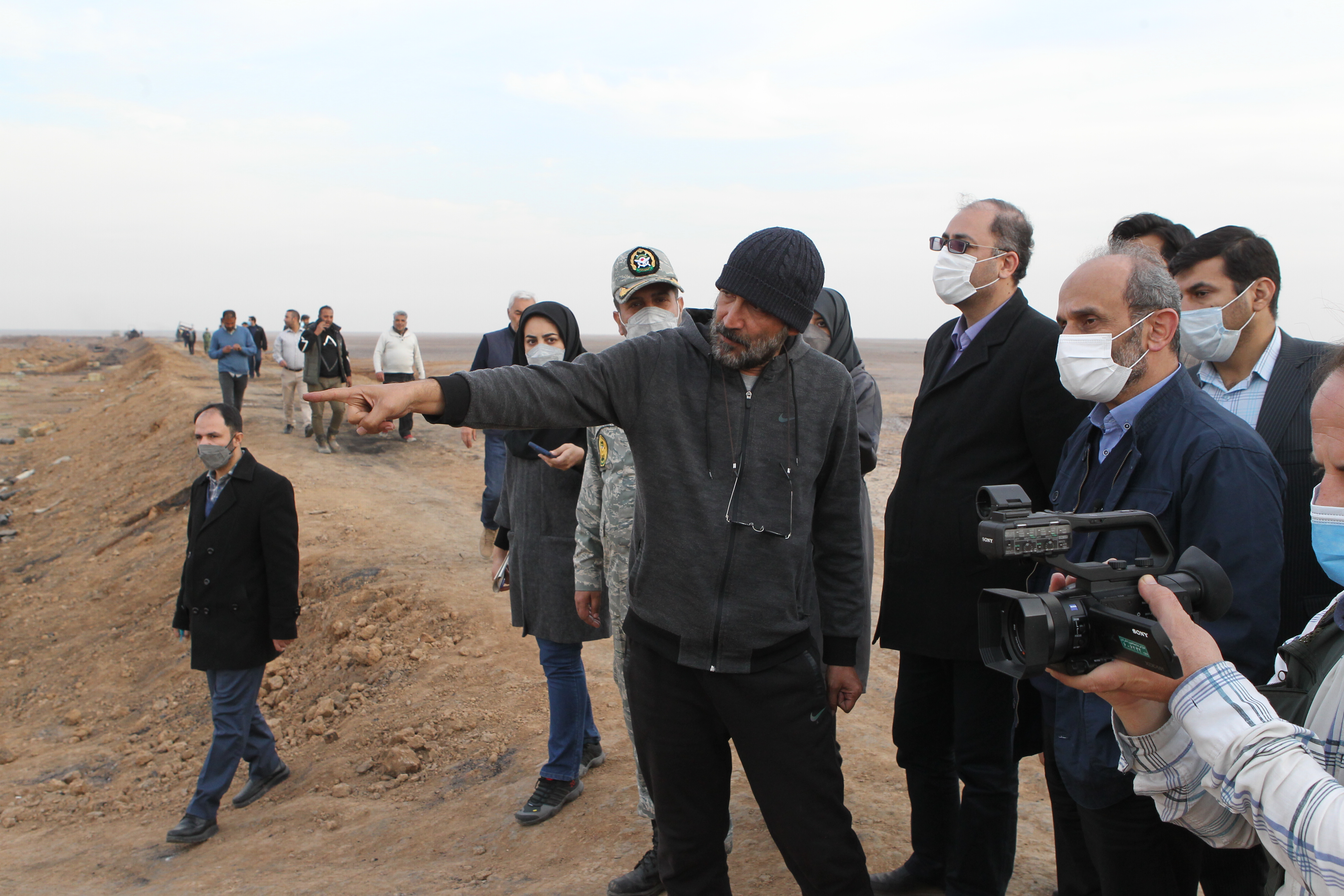 گزارش تصویری بازدید رئیس رسانه ملی از پشتصحنه «عاشورا» گزارش تصویری بازدید رئیس رسانه ملی از پشتصحنه «عاشورا»