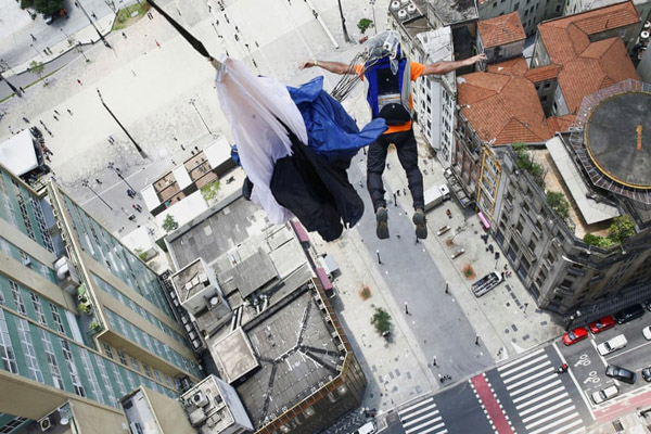 آثار فوران هولناک «سمرو» / اسکی بابانوئل ها (گزارش تصویری)