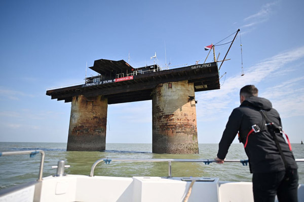 آثار فوران هولناک «سمرو» / اسکی بابانوئل ها (گزارش تصویری)