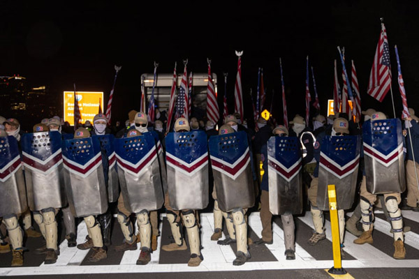 آثار فوران هولناک «سمرو» / اسکی بابانوئل ها (گزارش تصویری)