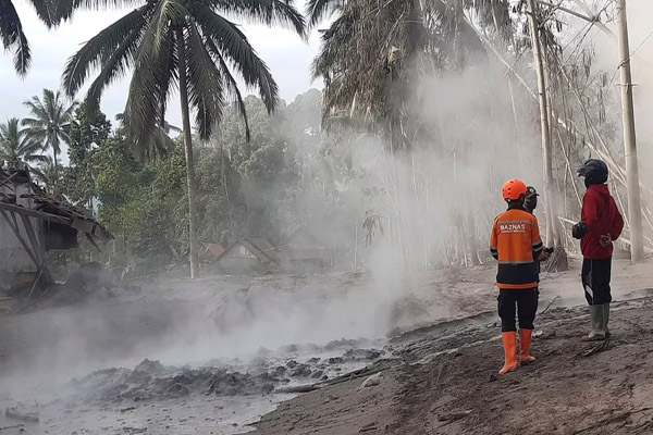آتشفشانی که خاکستر مرگ بر سر مردم ریخت (تصاویر)