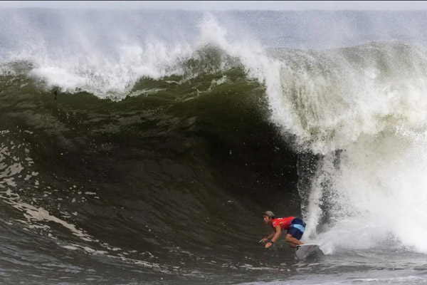 هنوز از زیر خاکستر جنازه بیرون می کشند (گزارش تصویری)