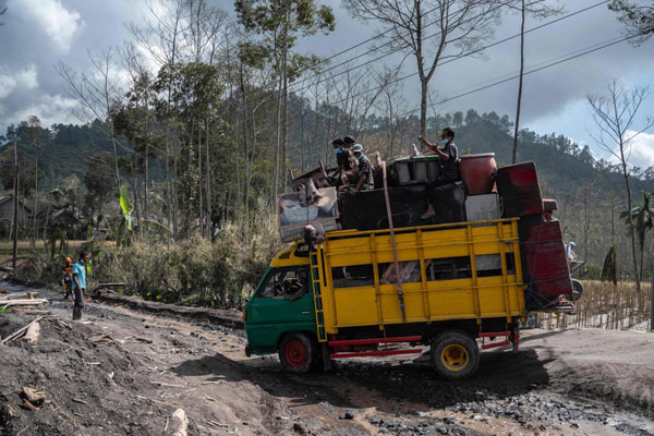 تعلیق لایحه جنجالی در هند / گردباد بر فراز شهر ابدی(گزارش تصویری) تعلیق لایحه جنجالی در هند / گردباد بر فراز شهر ابدی(گزارش تصویری)