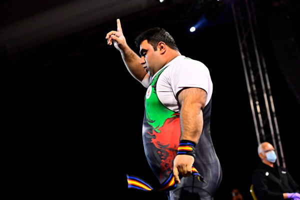 روزها کشاورزی می کنم؛ عصرها تمرین